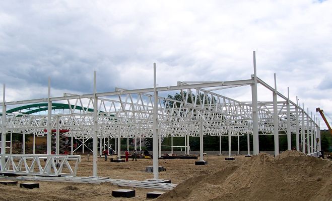 Montaż konstrukcji stalowej hipermarketu TESCO w Namysłowie