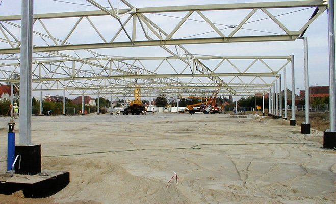 Installation of steel structure of Kaufland hypermarket in Oława